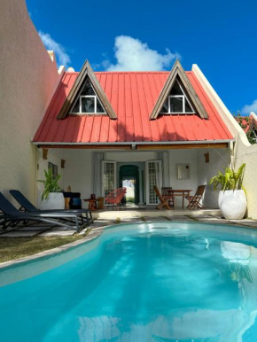 *New* Chic Home with Private Pool, 1 min to Beach
